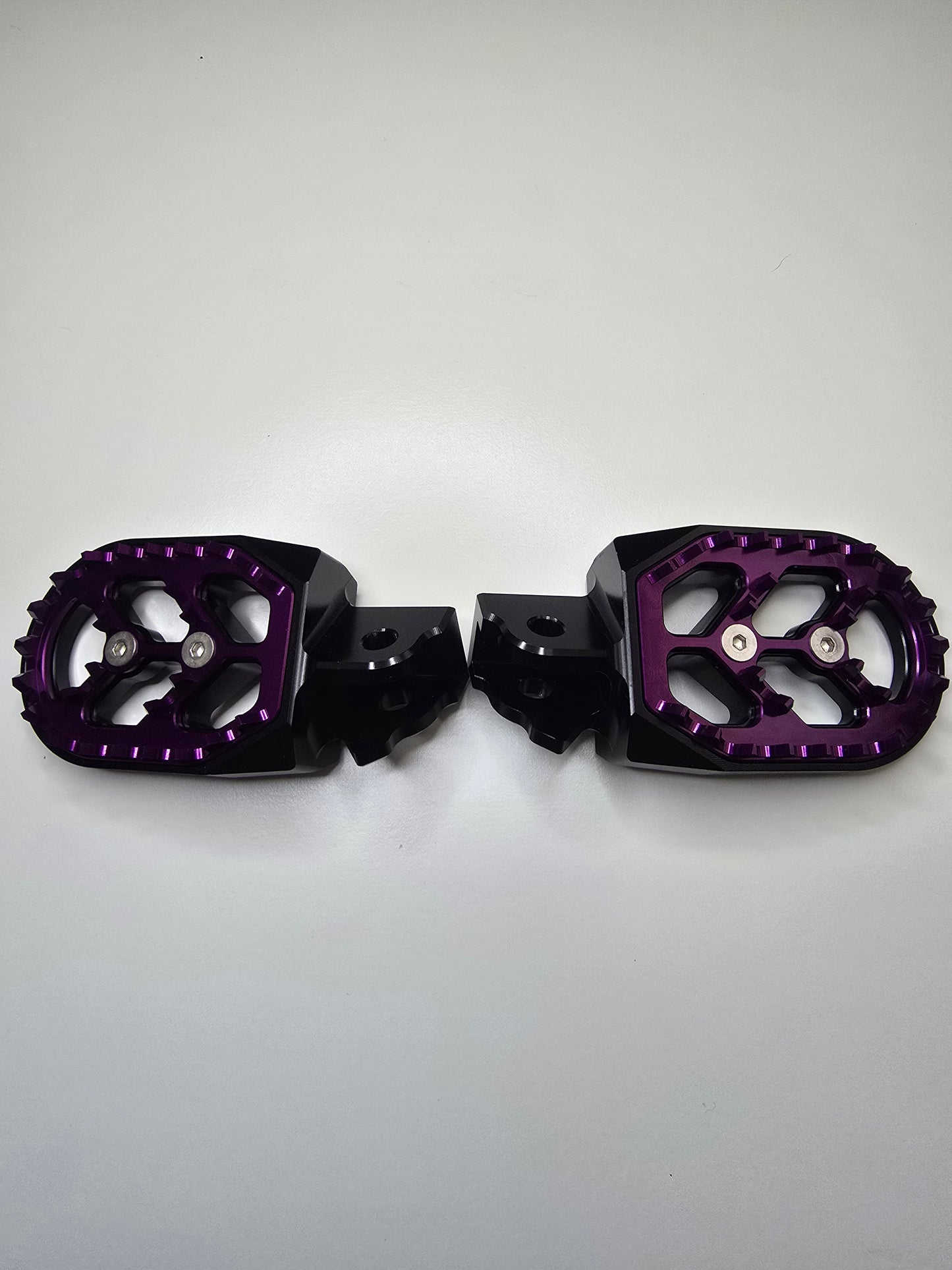 Foot pegs for Surron LB/LBX
